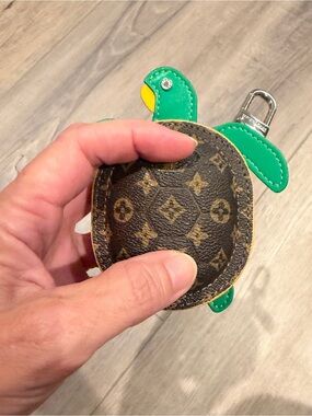 Monogram Turtle Keychain - Green